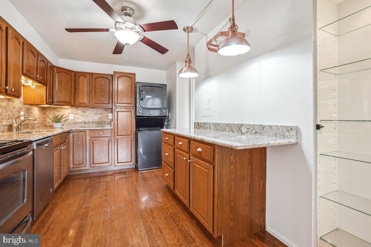 5904 MOUNT EAGLE DR #1105, ALEXANDRIA, Virginia 22303, 2 Bedrooms Bedrooms, 8 Rooms Rooms,2 BathroomsBathrooms,Residential,For sale,5904 MOUNT EAGLE DR #1105,VAFX2242470 MLS # VAFX2242470