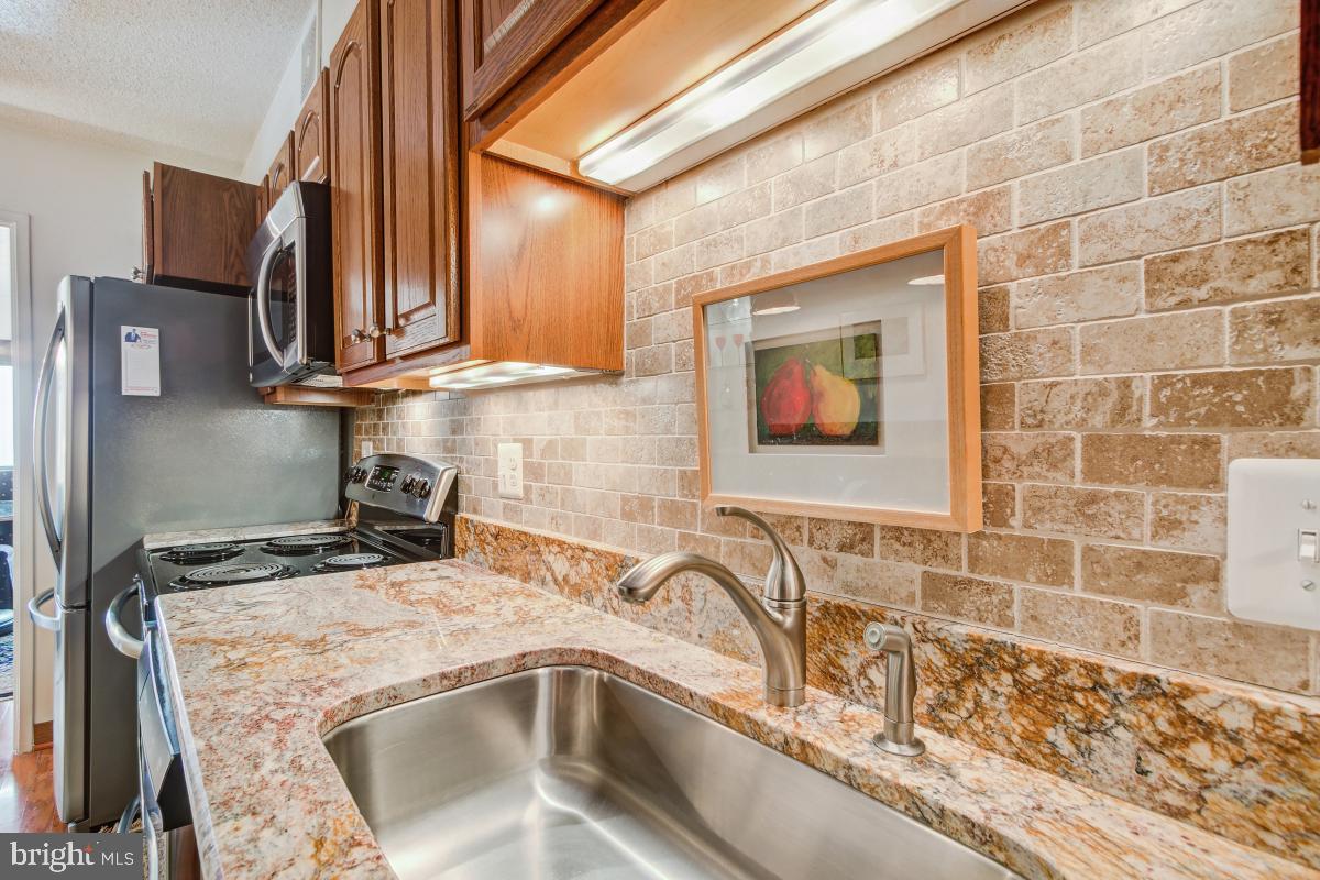 5904 MOUNT EAGLE DR #1105, ALEXANDRIA, Virginia 22303, 2 Bedrooms Bedrooms, 8 Rooms Rooms,2 BathroomsBathrooms,Residential,For sale,5904 MOUNT EAGLE DR #1105,VAFX2242470 MLS # VAFX2242470