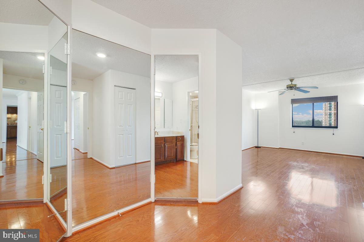 5904 MOUNT EAGLE DR #1105, ALEXANDRIA, Virginia 22303, 2 Bedrooms Bedrooms, 8 Rooms Rooms,2 BathroomsBathrooms,Residential,For sale,5904 MOUNT EAGLE DR #1105,VAFX2242470 MLS # VAFX2242470