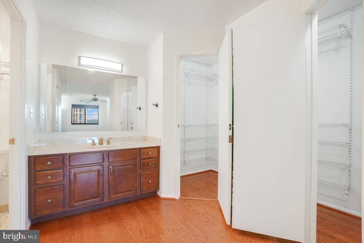5904 MOUNT EAGLE DR #1105, ALEXANDRIA, Virginia 22303, 2 Bedrooms Bedrooms, 8 Rooms Rooms,2 BathroomsBathrooms,Residential,For sale,5904 MOUNT EAGLE DR #1105,VAFX2242470 MLS # VAFX2242470