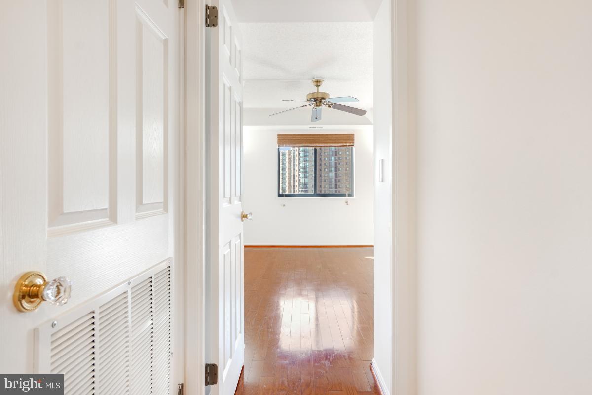 5904 MOUNT EAGLE DR #1105, ALEXANDRIA, Virginia 22303, 2 Bedrooms Bedrooms, 8 Rooms Rooms,2 BathroomsBathrooms,Residential,For sale,5904 MOUNT EAGLE DR #1105,VAFX2242470 MLS # VAFX2242470