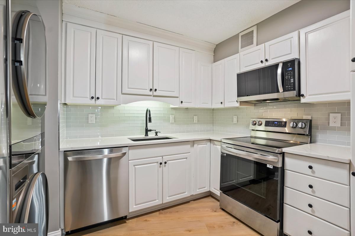 5904 MOUNT EAGLE DR #1003, ALEXANDRIA, Virginia 22303, 2 Bedrooms Bedrooms, 8 Rooms Rooms,1 BathroomBathrooms,Residential,For sale,5904 MOUNT EAGLE DR #1003,VAFX2242476 MLS # VAFX2242476