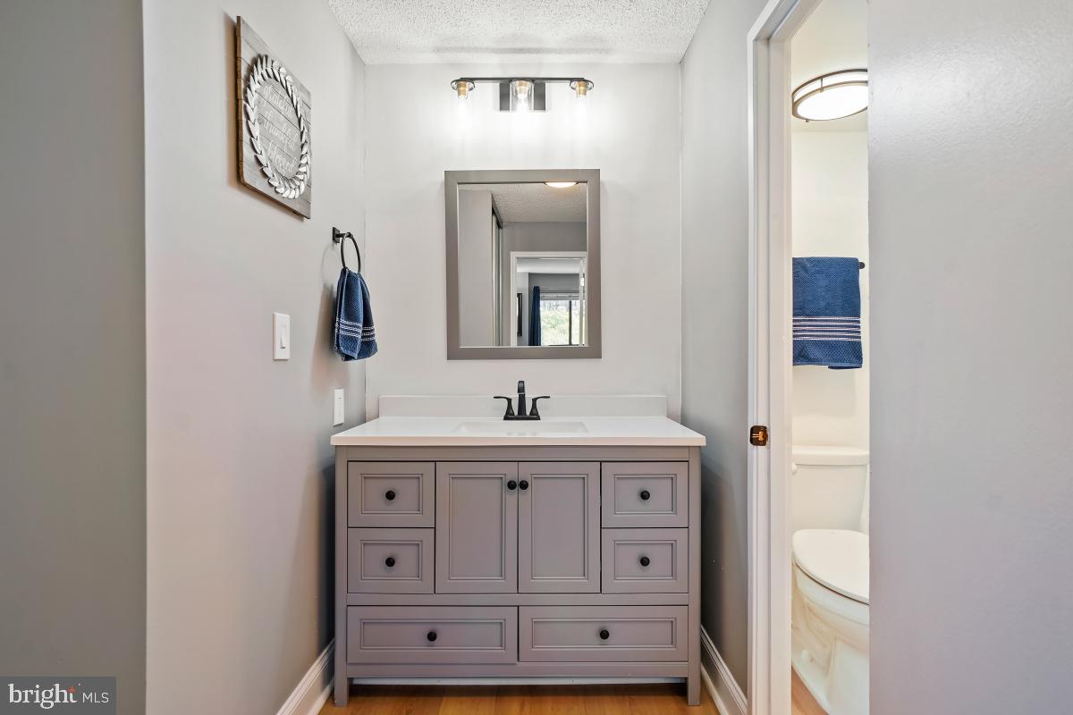 5904 MOUNT EAGLE DR #1003, ALEXANDRIA, Virginia 22303, 2 Bedrooms Bedrooms, 8 Rooms Rooms,1 BathroomBathrooms,Residential,For sale,5904 MOUNT EAGLE DR #1003,VAFX2242476 MLS # VAFX2242476