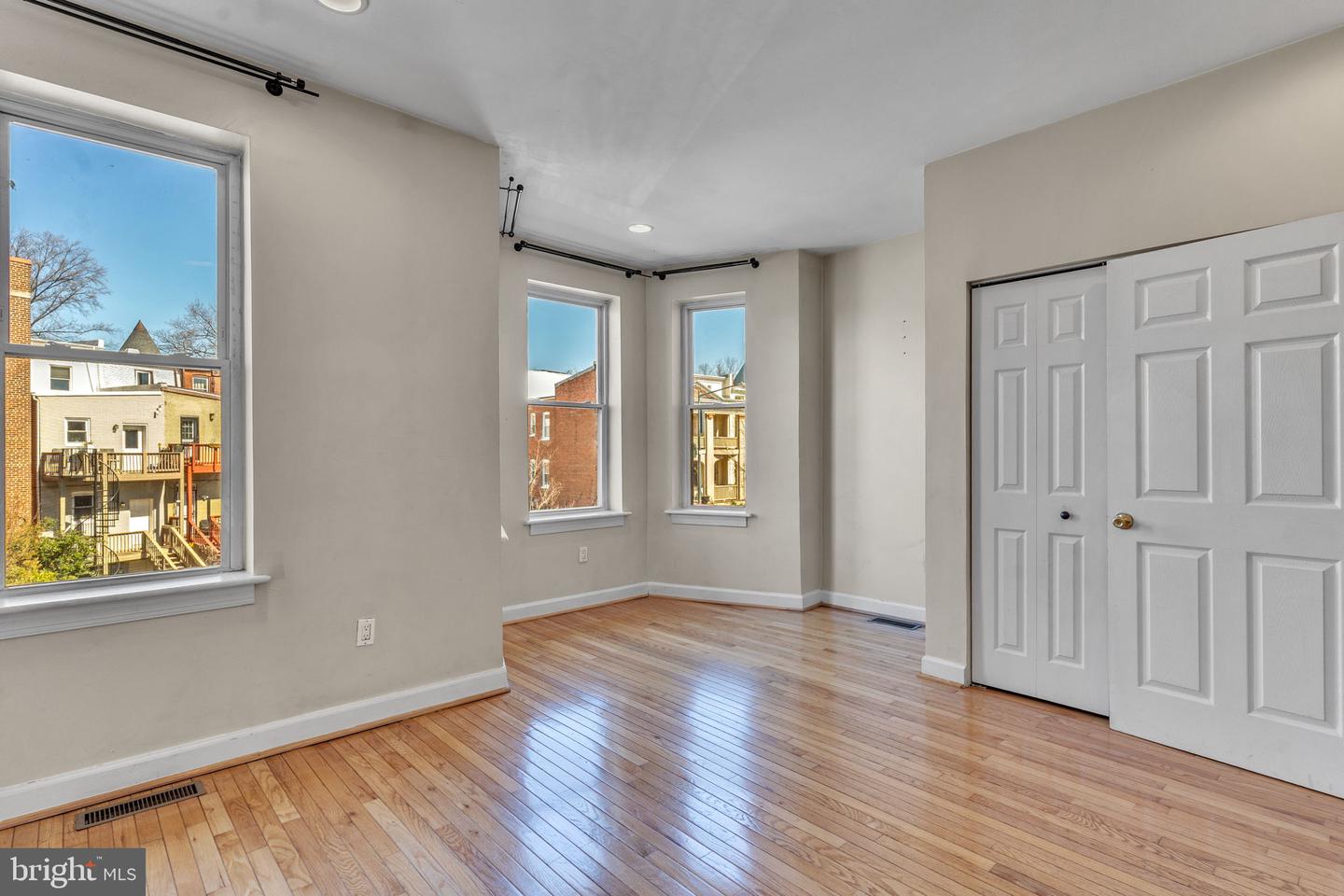 60 T ST NW, WASHINGTON, District Of Columbia 20001, 5 Bedrooms Bedrooms, ,4 BathroomsBathrooms,Residential,For sale,60 T ST NW,DCDC2201814 MLS # DCDC2201814