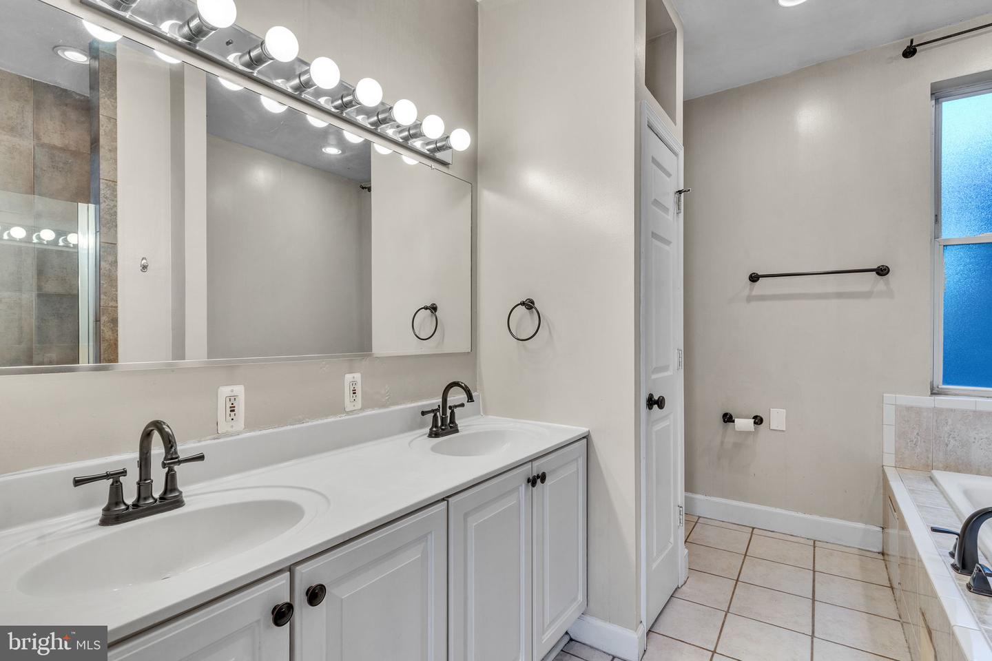 60 T ST NW, WASHINGTON, District Of Columbia 20001, 5 Bedrooms Bedrooms, ,4 BathroomsBathrooms,Residential,For sale,60 T ST NW,DCDC2201814 MLS # DCDC2201814