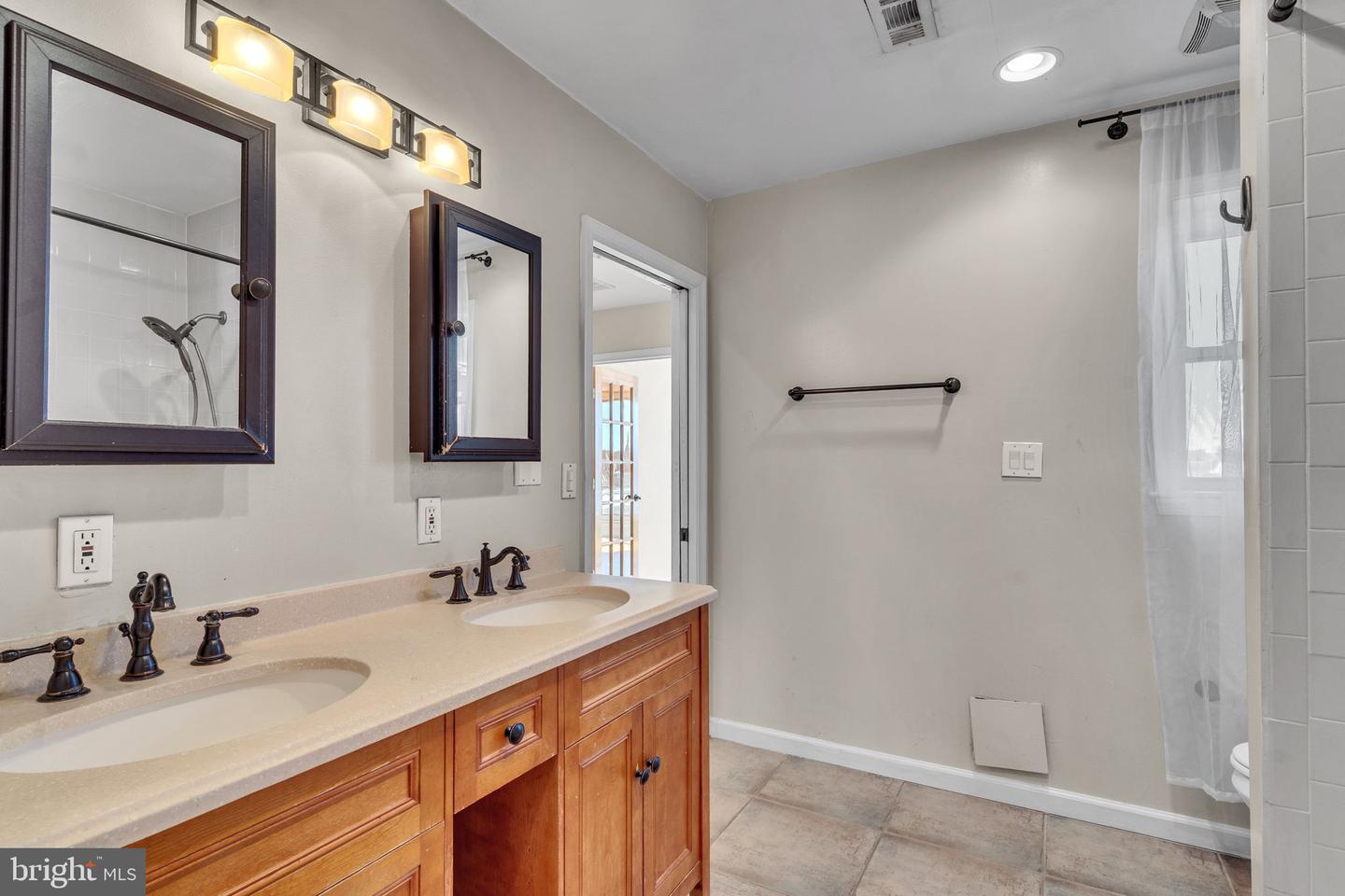 60 T ST NW, WASHINGTON, District Of Columbia 20001, 5 Bedrooms Bedrooms, ,4 BathroomsBathrooms,Residential,For sale,60 T ST NW,DCDC2201814 MLS # DCDC2201814