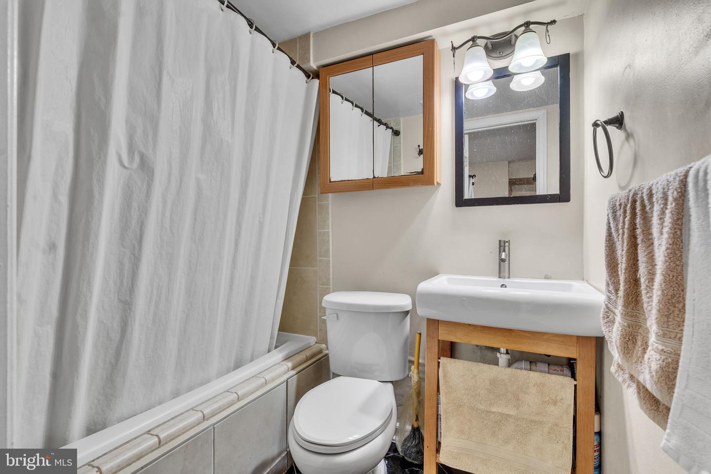 60 T ST NW, WASHINGTON, District Of Columbia 20001, 5 Bedrooms Bedrooms, ,4 BathroomsBathrooms,Residential,For sale,60 T ST NW,DCDC2201814 MLS # DCDC2201814