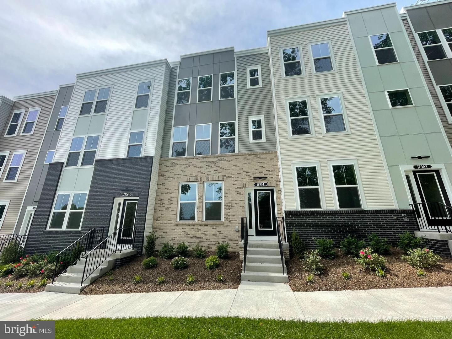 17904 ALICIA AVE, DUMFRIES, Virginia 22026, 4 Bedrooms Bedrooms, ,3 BathroomsBathrooms,Residential,For sale,17904 ALICIA AVE,VAPW2095290 MLS # VAPW2095290