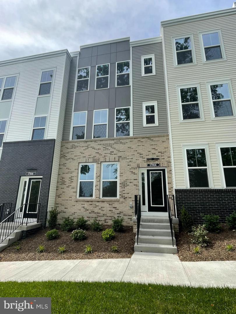 17904 ALICIA AVE, DUMFRIES, Virginia 22026, 4 Bedrooms Bedrooms, ,3 BathroomsBathrooms,Residential,For sale,17904 ALICIA AVE,VAPW2095290 MLS # VAPW2095290