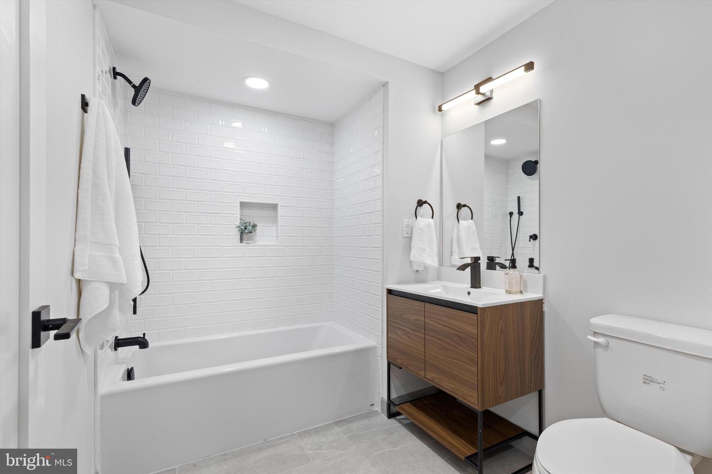 919 12TH ST NE #201, WASHINGTON, District Of Columbia 20002, 1 Bedroom Bedrooms, ,1 BathroomBathrooms,Residential,For sale,919 12TH ST NE #201,DCDC2202034 MLS # DCDC2202034