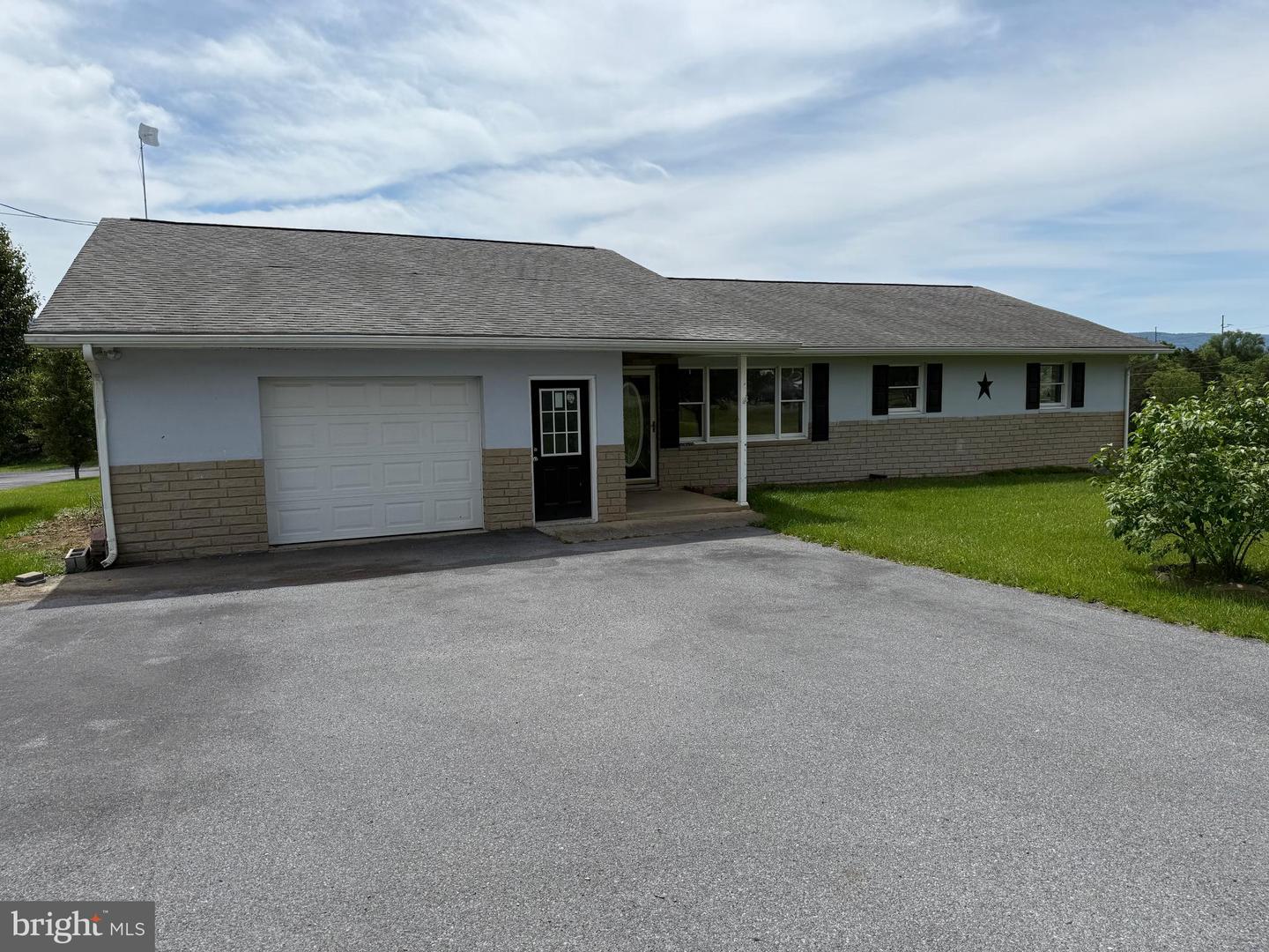 29078 OLD VALLEY PIKE, STRASBURG, Virginia 22657, 3 Bedrooms Bedrooms, ,2 BathroomsBathrooms,Residential,For sale,29078 OLD VALLEY PIKE,VASH2011534 MLS # VASH2011534