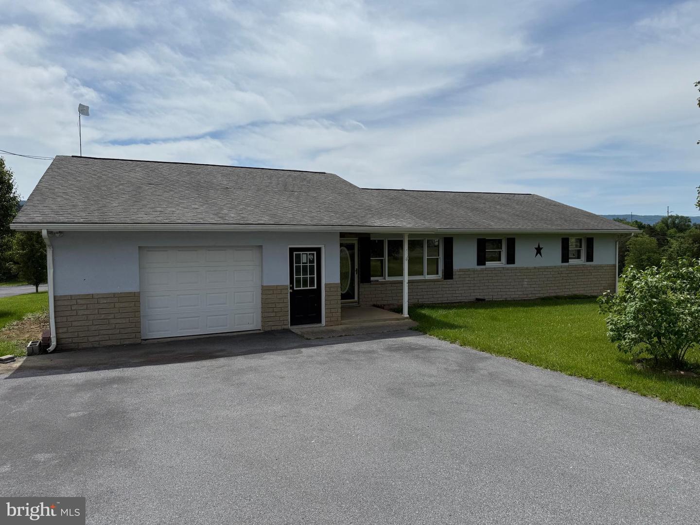 29078 OLD VALLEY PIKE, STRASBURG, Virginia 22657, 3 Bedrooms Bedrooms, ,2 BathroomsBathrooms,Residential,For sale,29078 OLD VALLEY PIKE,VASH2011534 MLS # VASH2011534