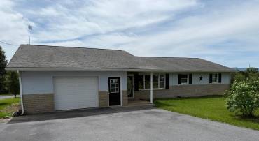 29078 OLD VALLEY PIKE, STRASBURG, Virginia 22657, 3 Bedrooms Bedrooms, ,2 BathroomsBathrooms,Residential,For sale,29078 OLD VALLEY PIKE,VASH2011534 MLS # VASH2011534