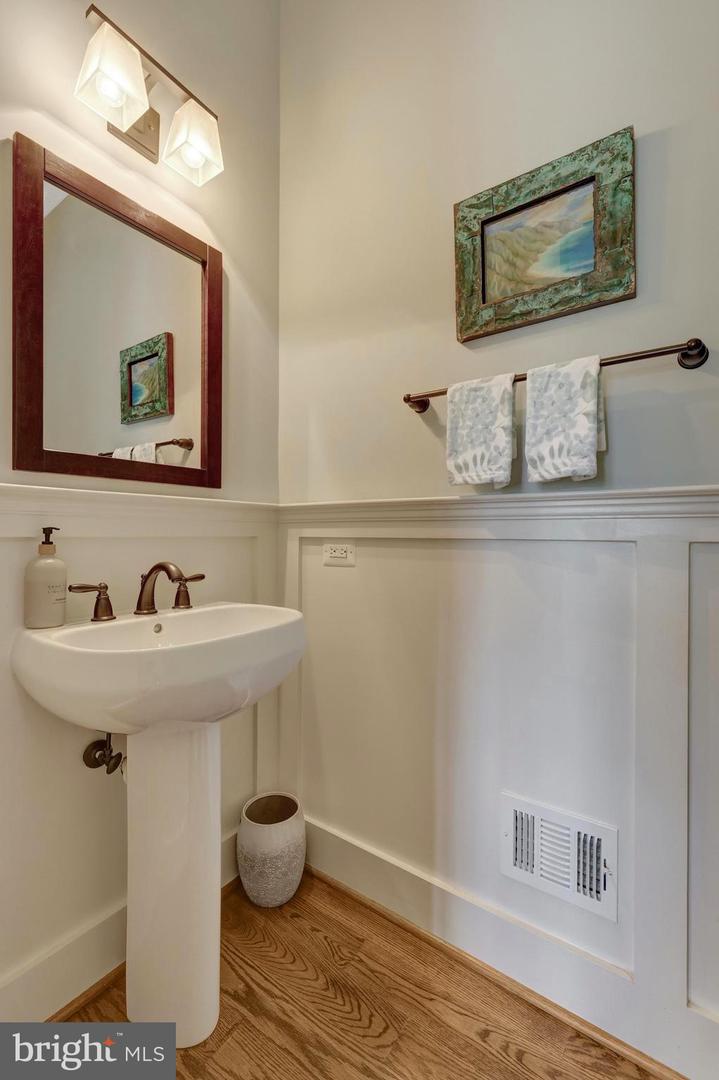 309 CHARLES ST SE, VIENNA, Virginia 22180, 6 Bedrooms Bedrooms, ,5 BathroomsBathrooms,Residential,For sale,309 CHARLES ST SE,VAFX2227818 MLS # VAFX2227818