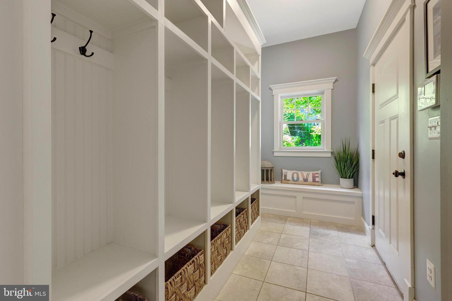 309 CHARLES ST SE, VIENNA, Virginia 22180, 6 Bedrooms Bedrooms, ,5 BathroomsBathrooms,Residential,For sale,309 CHARLES ST SE,VAFX2227818 MLS # VAFX2227818