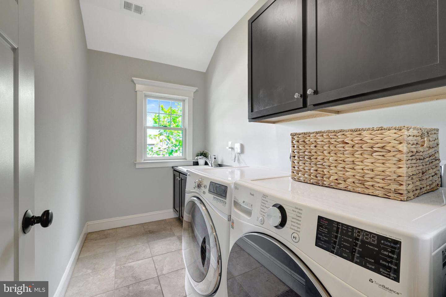 309 CHARLES ST SE, VIENNA, Virginia 22180, 6 Bedrooms Bedrooms, ,5 BathroomsBathrooms,Residential,For sale,309 CHARLES ST SE,VAFX2227818 MLS # VAFX2227818