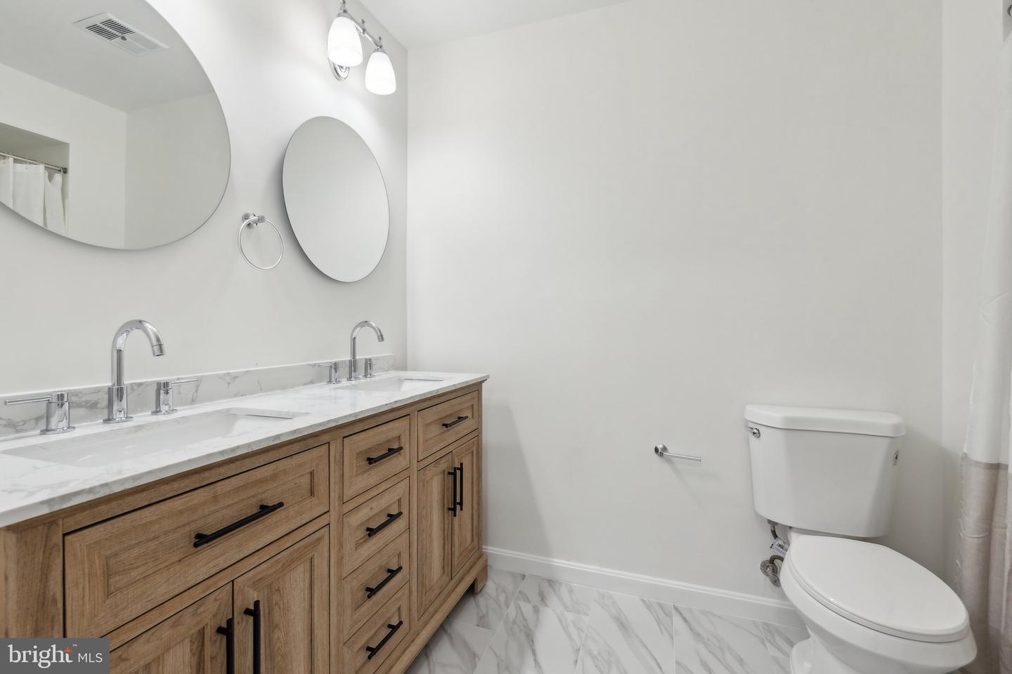 12564 QUINCY ADAMS CT, HERNDON, Virginia 20171, 5 Bedrooms Bedrooms, ,3 BathroomsBathrooms,Residential,For sale,12564 QUINCY ADAMS CT,VAFX2228360 MLS # VAFX2228360