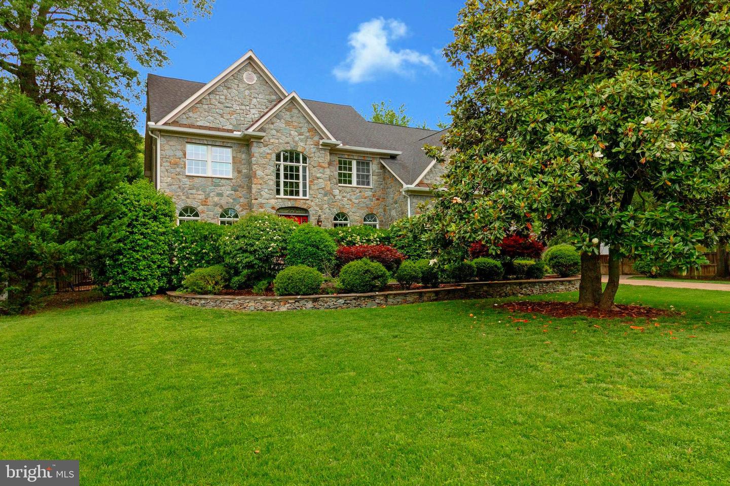 2504 SHERWOOD HALL LN, ALEXANDRIA, Virginia 22306, 5 Bedrooms Bedrooms, ,4 BathroomsBathrooms,Residential,For sale,2504 SHERWOOD HALL LN,VAFX2230476 MLS # VAFX2230476