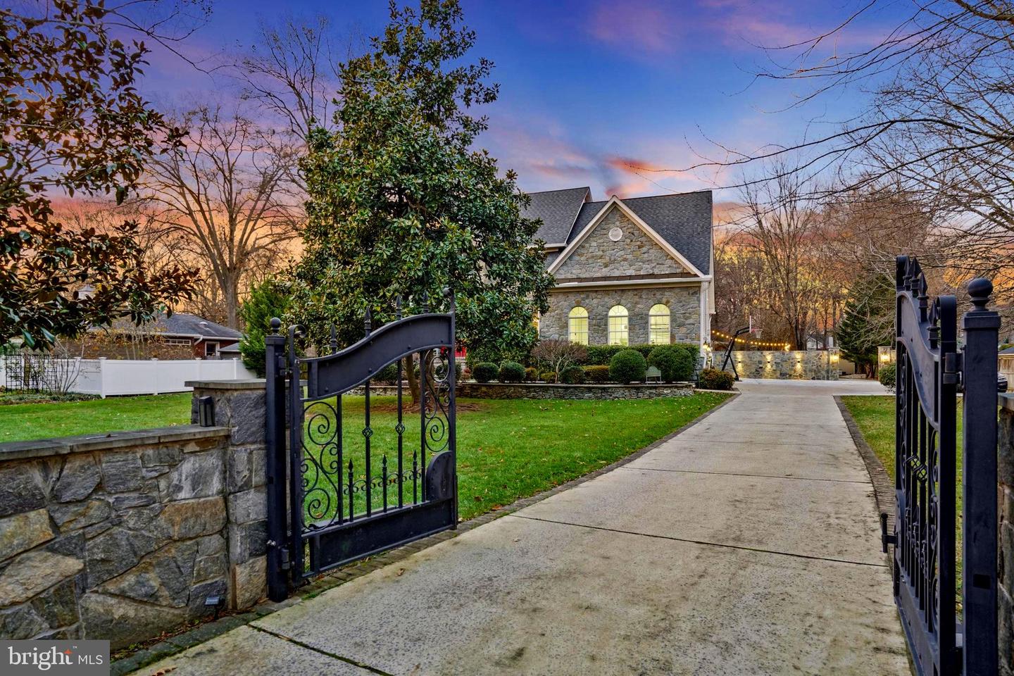 2504 SHERWOOD HALL LN, ALEXANDRIA, Virginia 22306, 5 Bedrooms Bedrooms, ,4 BathroomsBathrooms,Residential,For sale,2504 SHERWOOD HALL LN,VAFX2230476 MLS # VAFX2230476