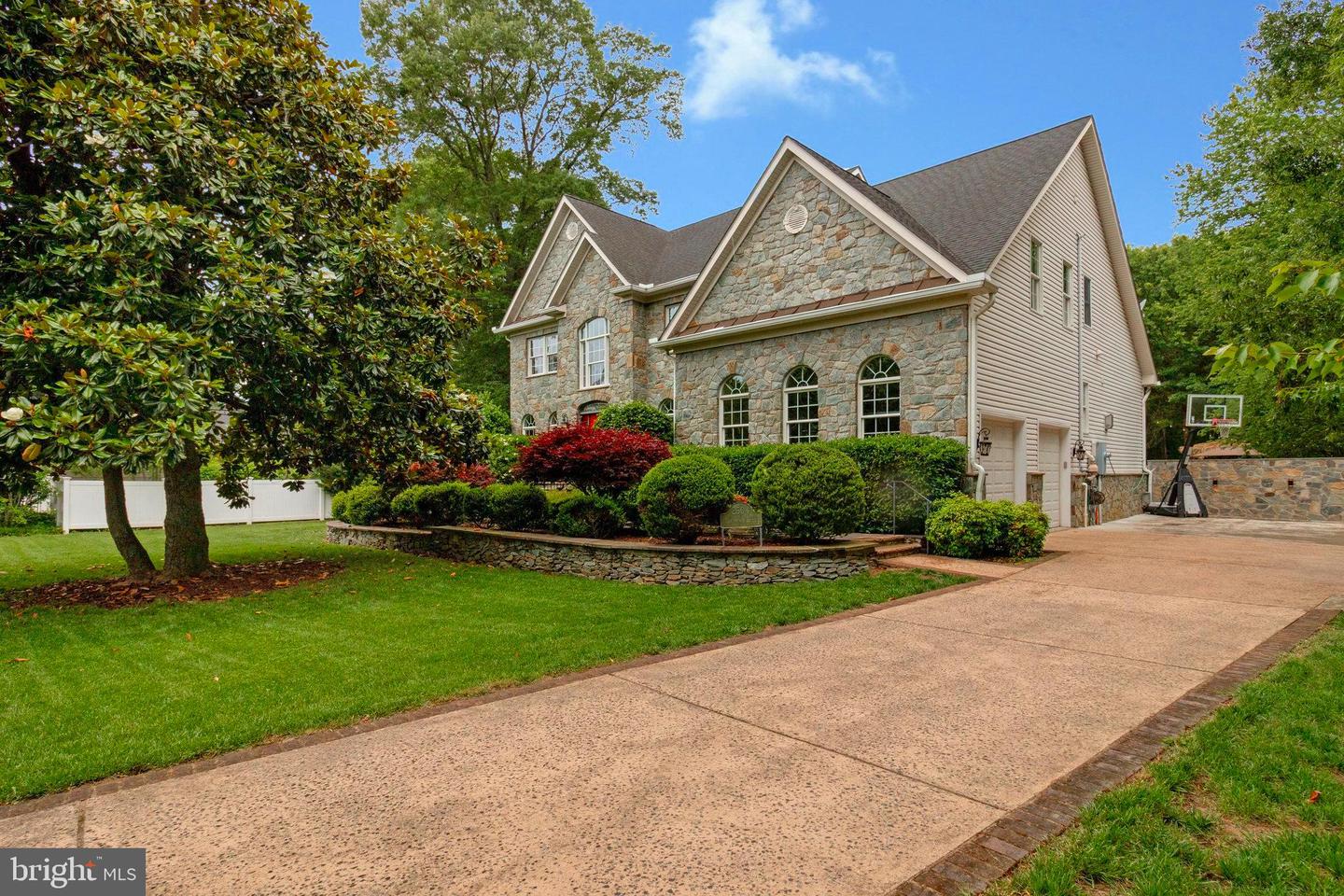 2504 SHERWOOD HALL LN, ALEXANDRIA, Virginia 22306, 5 Bedrooms Bedrooms, ,4 BathroomsBathrooms,Residential,For sale,2504 SHERWOOD HALL LN,VAFX2230476 MLS # VAFX2230476