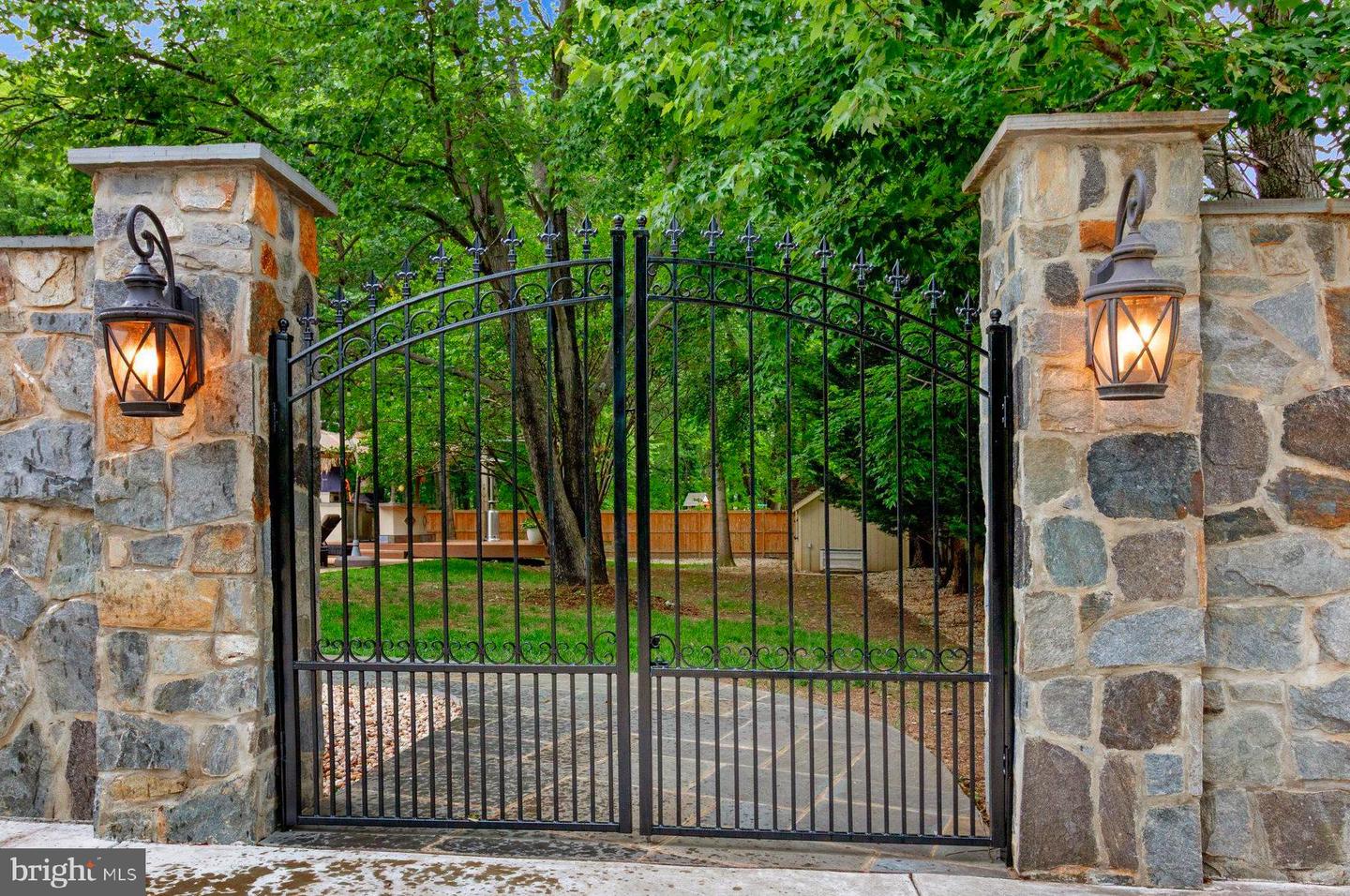2504 SHERWOOD HALL LN, ALEXANDRIA, Virginia 22306, 5 Bedrooms Bedrooms, ,4 BathroomsBathrooms,Residential,For sale,2504 SHERWOOD HALL LN,VAFX2230476 MLS # VAFX2230476