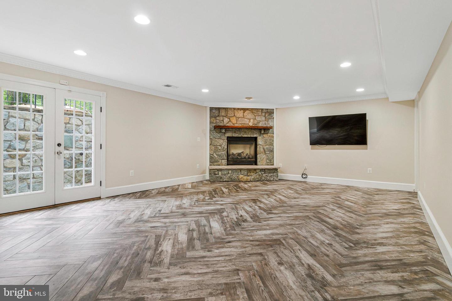 2504 SHERWOOD HALL LN, ALEXANDRIA, Virginia 22306, 5 Bedrooms Bedrooms, ,4 BathroomsBathrooms,Residential,For sale,2504 SHERWOOD HALL LN,VAFX2230476 MLS # VAFX2230476