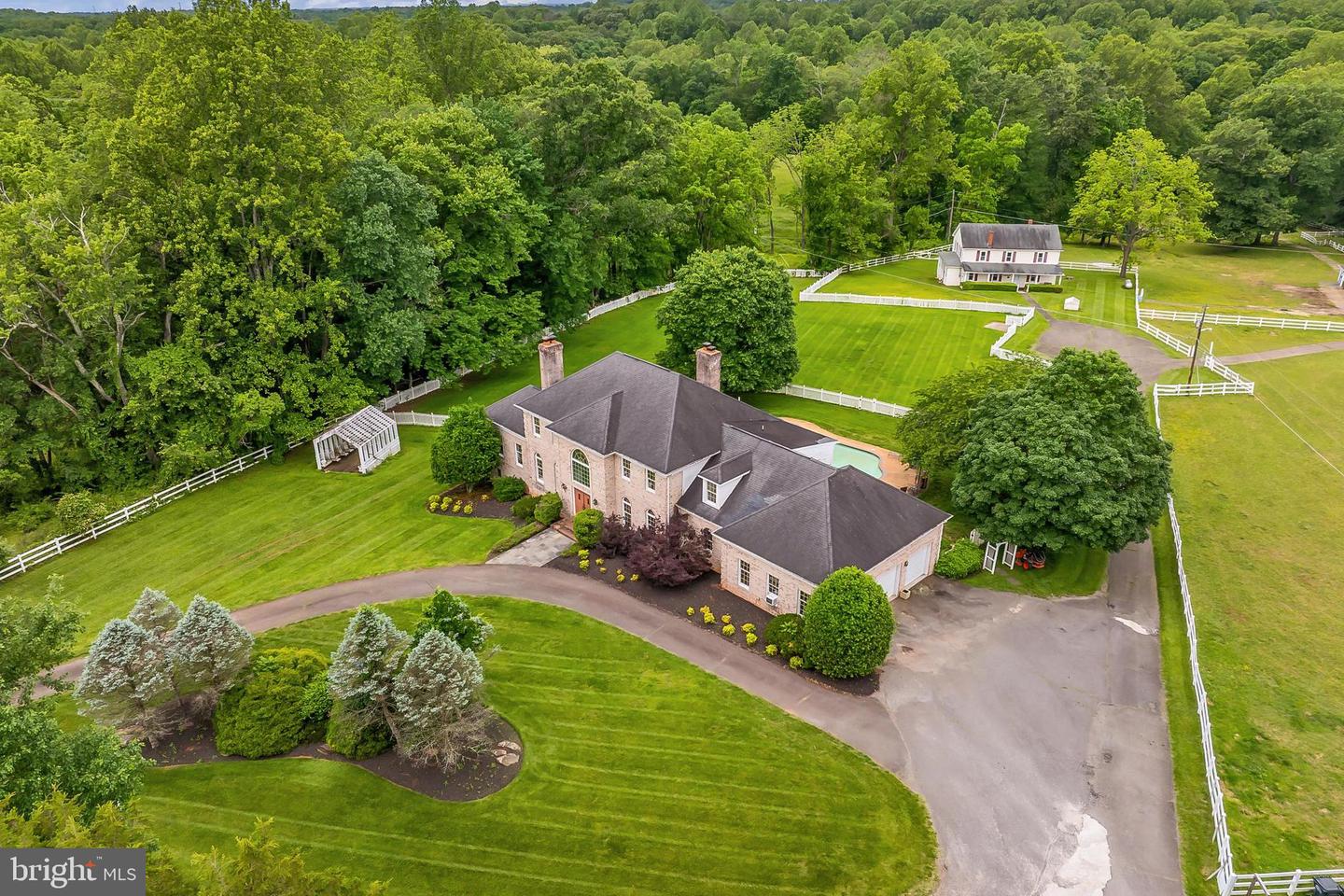 13310 COMPTON RD, CLIFTON, Virginia 20124, 5 Bedrooms Bedrooms, ,4 BathroomsBathrooms,Residential,For sale,13310 COMPTON RD,VAFX2235948 MLS # VAFX2235948