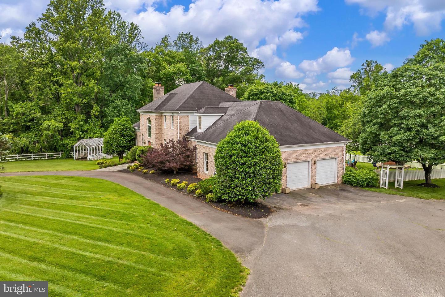 13310 COMPTON RD, CLIFTON, Virginia 20124, 5 Bedrooms Bedrooms, ,4 BathroomsBathrooms,Residential,For sale,13310 COMPTON RD,VAFX2235948 MLS # VAFX2235948
