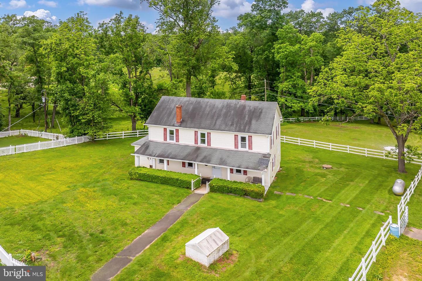 13310 COMPTON RD, CLIFTON, Virginia 20124, 5 Bedrooms Bedrooms, ,4 BathroomsBathrooms,Residential,For sale,13310 COMPTON RD,VAFX2235948 MLS # VAFX2235948