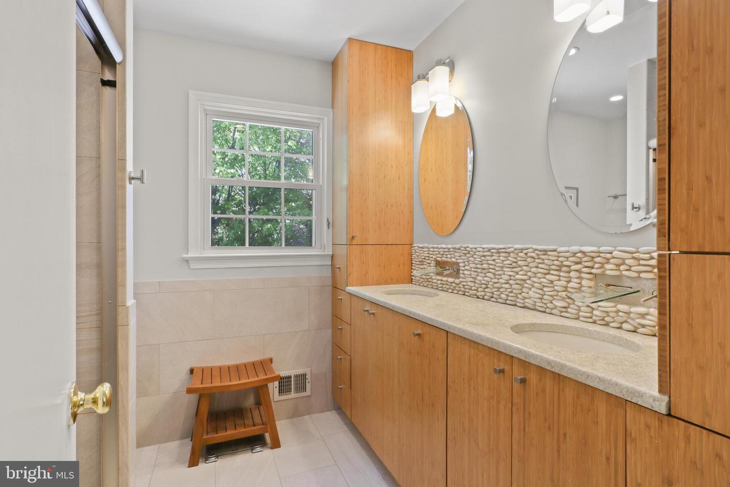 1602 BLACKSMITH LN, HERNDON, Virginia 20170, 5 Bedrooms Bedrooms, ,3 BathroomsBathrooms,Residential,For sale,1602 BLACKSMITH LN,VAFX2237040 MLS # VAFX2237040