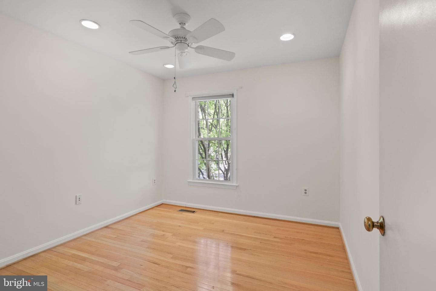 1602 BLACKSMITH LN, HERNDON, Virginia 20170, 5 Bedrooms Bedrooms, ,3 BathroomsBathrooms,Residential,For sale,1602 BLACKSMITH LN,VAFX2237040 MLS # VAFX2237040