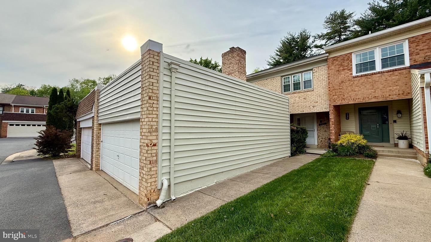 732 HUNTER CT SW, VIENNA, Virginia 22180, 3 Bedrooms Bedrooms, ,2 BathroomsBathrooms,Residential,For sale,732 HUNTER CT SW,VAFX2238326 MLS # VAFX2238326