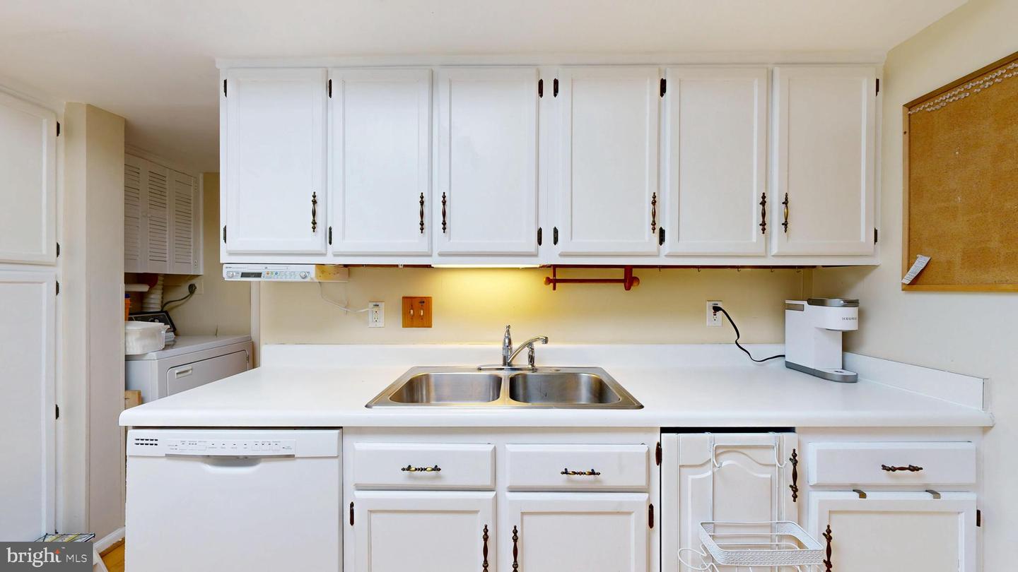 732 HUNTER CT SW, VIENNA, Virginia 22180, 3 Bedrooms Bedrooms, ,2 BathroomsBathrooms,Residential,For sale,732 HUNTER CT SW,VAFX2238326 MLS # VAFX2238326