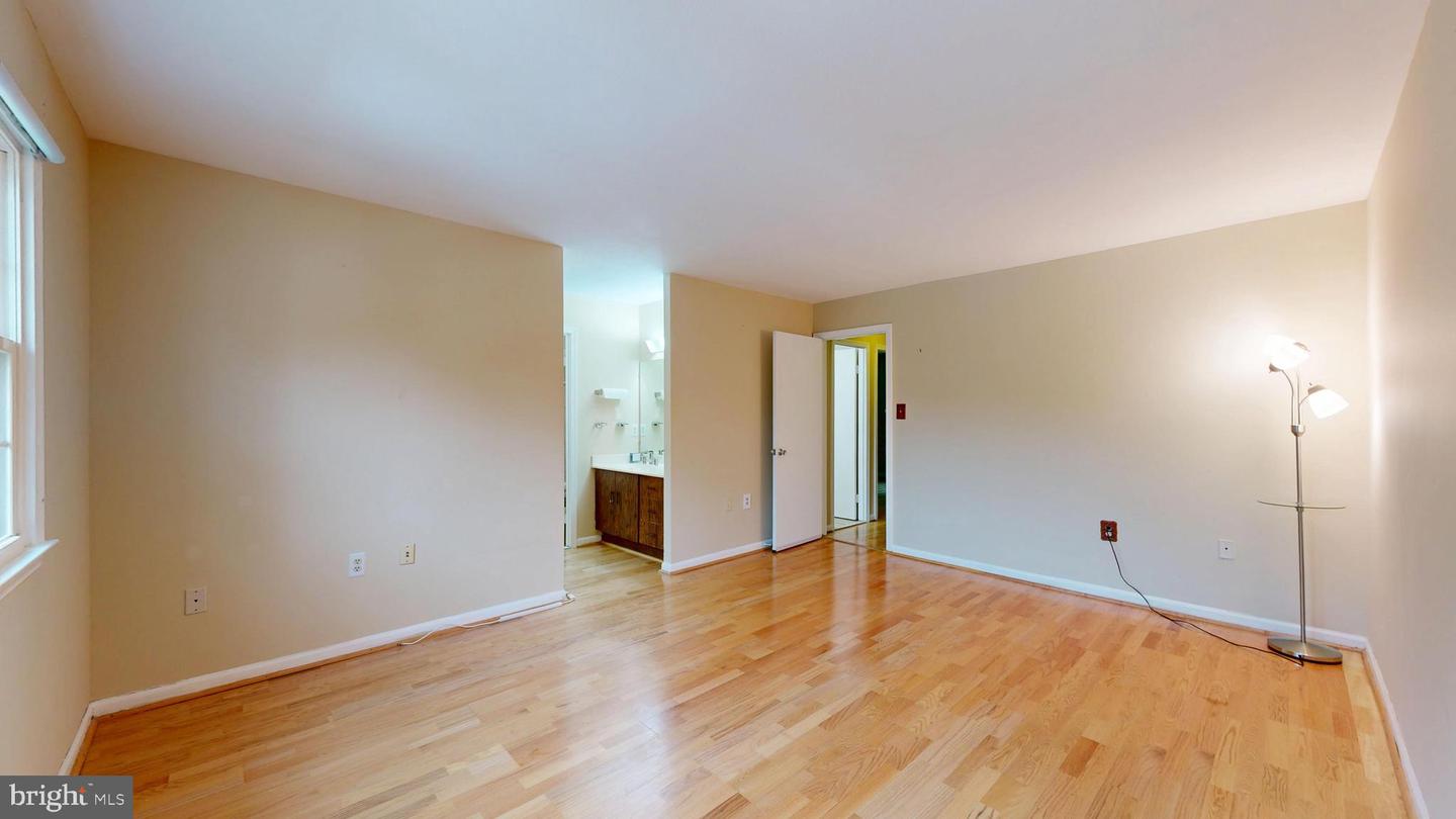 732 HUNTER CT SW, VIENNA, Virginia 22180, 3 Bedrooms Bedrooms, ,2 BathroomsBathrooms,Residential,For sale,732 HUNTER CT SW,VAFX2238326 MLS # VAFX2238326