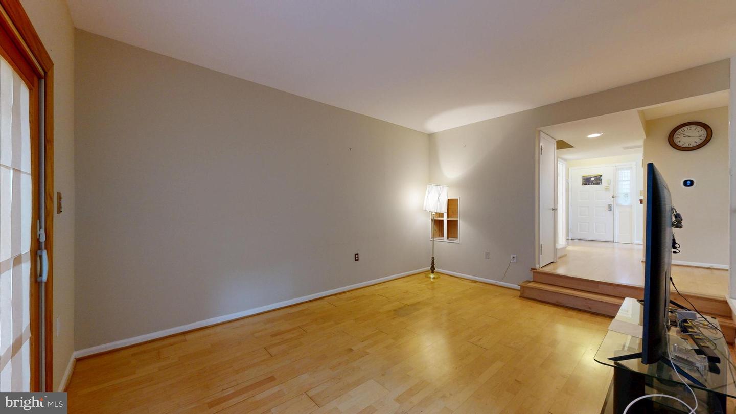 732 HUNTER CT SW, VIENNA, Virginia 22180, 3 Bedrooms Bedrooms, ,2 BathroomsBathrooms,Residential,For sale,732 HUNTER CT SW,VAFX2238326 MLS # VAFX2238326
