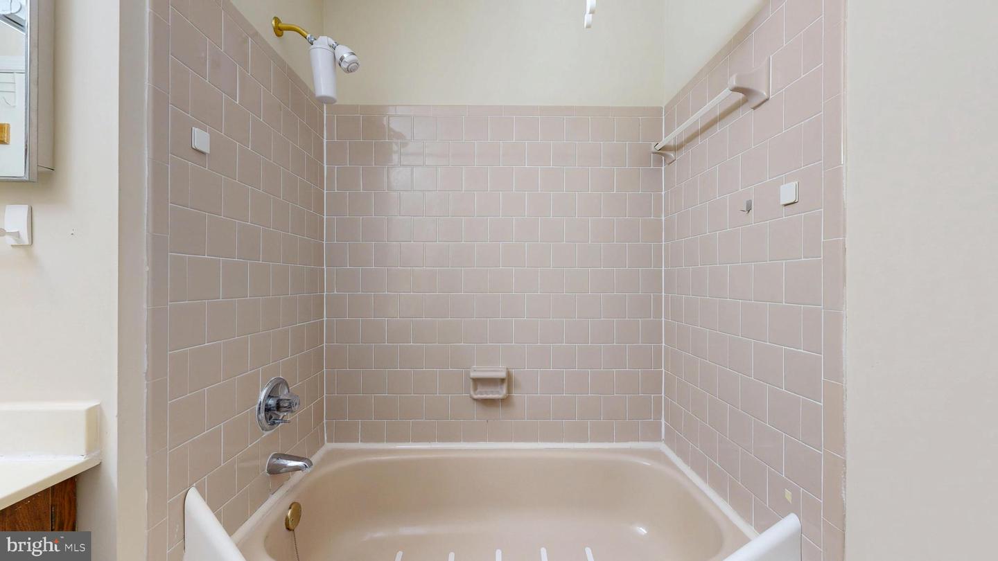 732 HUNTER CT SW, VIENNA, Virginia 22180, 3 Bedrooms Bedrooms, ,2 BathroomsBathrooms,Residential,For sale,732 HUNTER CT SW,VAFX2238326 MLS # VAFX2238326
