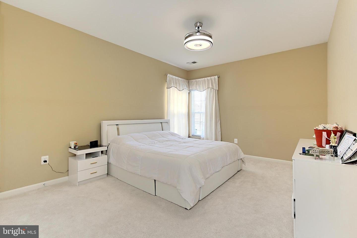 14903 MARLBANK PL, HAYMARKET, Virginia 20169, 4 Bedrooms Bedrooms, ,4 BathroomsBathrooms,Residential,For sale,14903 MARLBANK PL,VAPW2093838 MLS # VAPW2093838