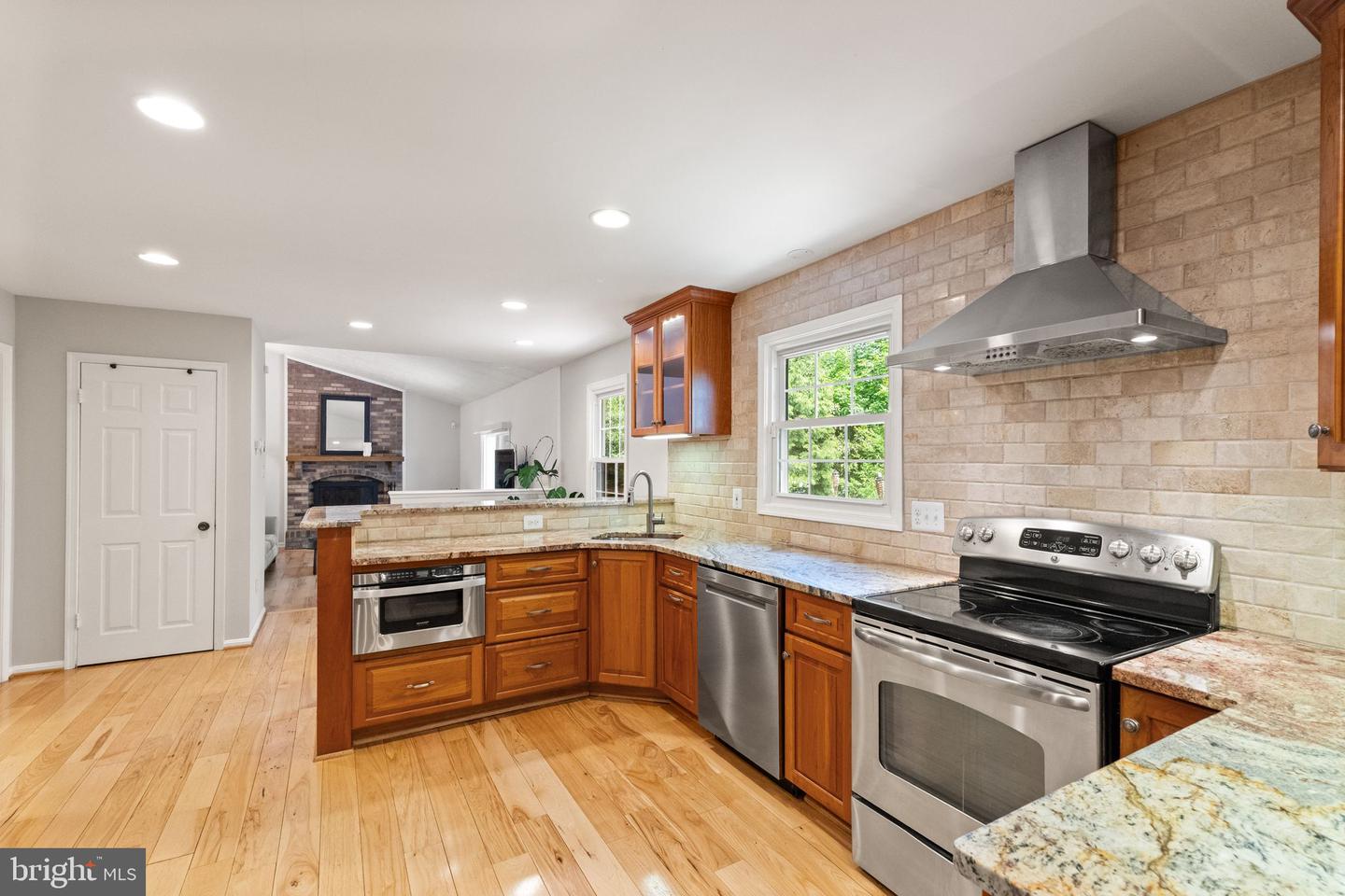13441 MELVILLE LN, CHANTILLY, Virginia 20151, 4 Bedrooms Bedrooms, ,2 BathroomsBathrooms,Residential,For sale,13441 MELVILLE LN,VAFX2239274 MLS # VAFX2239274