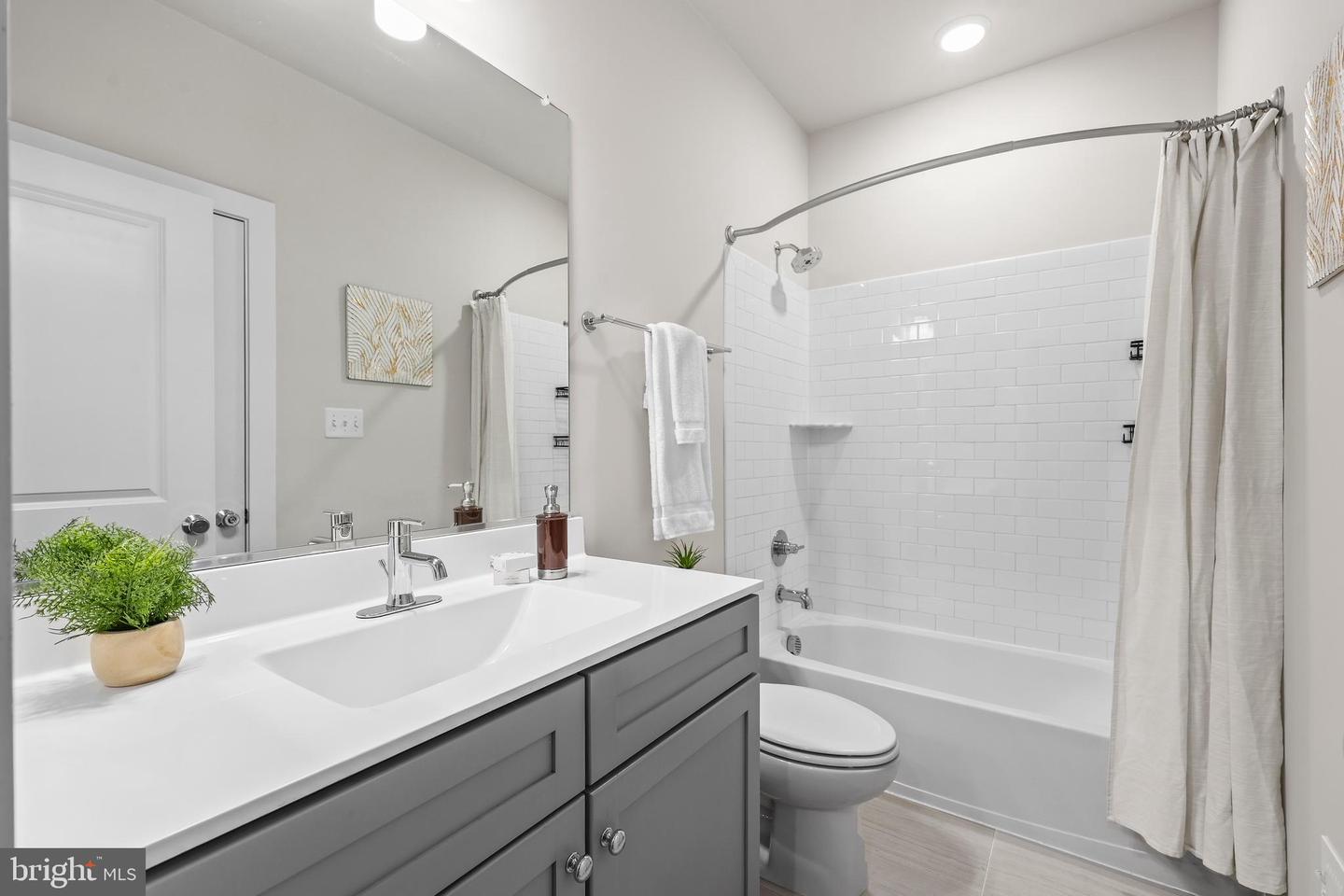 1334 S QUINN ST, ARLINGTON, Virginia 22204, 3 Bedrooms Bedrooms, ,3 BathroomsBathrooms,Residential,For sale,1334 S QUINN ST,VAAR2057424 MLS # VAAR2057424