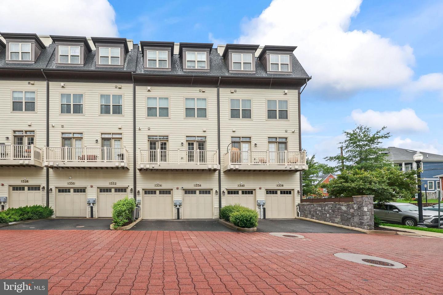 1334 S QUINN ST, ARLINGTON, Virginia 22204, 3 Bedrooms Bedrooms, ,3 BathroomsBathrooms,Residential,For sale,1334 S QUINN ST,VAAR2057424 MLS # VAAR2057424