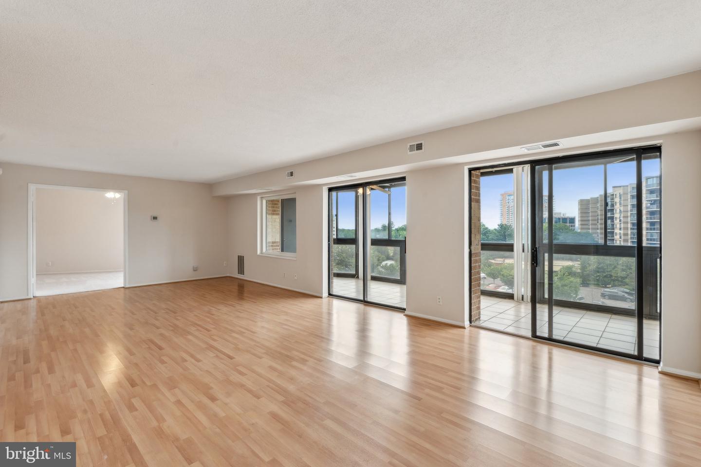 8340 GREENSBORO DR #401, MCLEAN, Virginia 22102, 3 Bedrooms Bedrooms, ,3 BathroomsBathrooms,Residential,For sale,8340 GREENSBORO DR #401,VAFX2240952 MLS # VAFX2240952