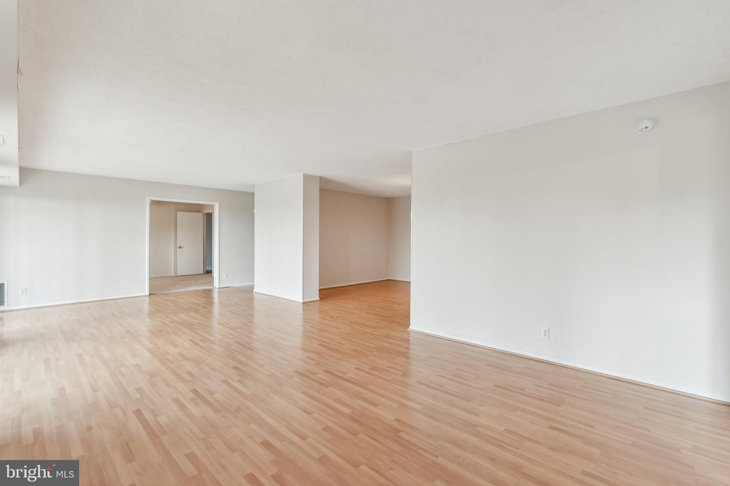 8340 GREENSBORO DR #401, MCLEAN, Virginia 22102, 3 Bedrooms Bedrooms, ,3 BathroomsBathrooms,Residential,For sale,8340 GREENSBORO DR #401,VAFX2240952 MLS # VAFX2240952