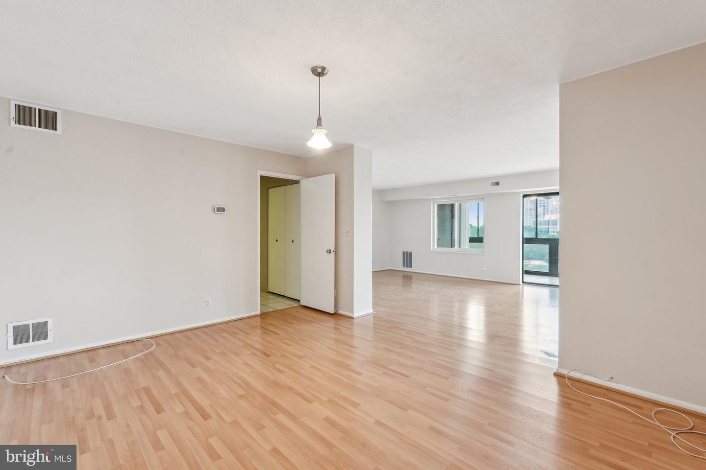 8340 GREENSBORO DR #401, MCLEAN, Virginia 22102, 3 Bedrooms Bedrooms, ,3 BathroomsBathrooms,Residential,For sale,8340 GREENSBORO DR #401,VAFX2240952 MLS # VAFX2240952