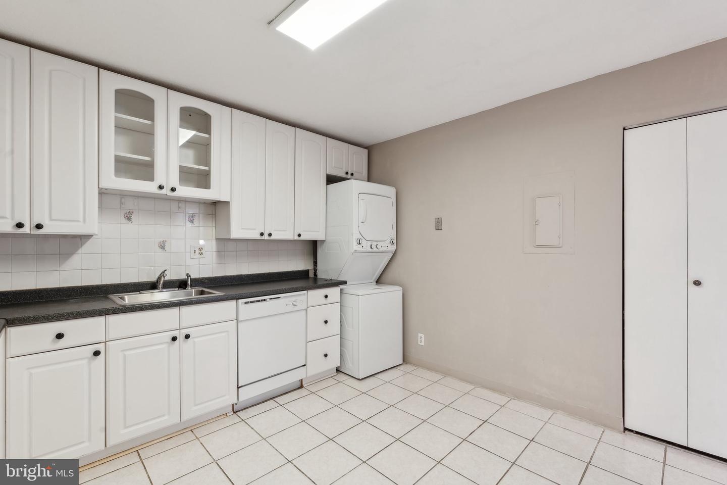 8340 GREENSBORO DR #401, MCLEAN, Virginia 22102, 3 Bedrooms Bedrooms, ,3 BathroomsBathrooms,Residential,For sale,8340 GREENSBORO DR #401,VAFX2240952 MLS # VAFX2240952