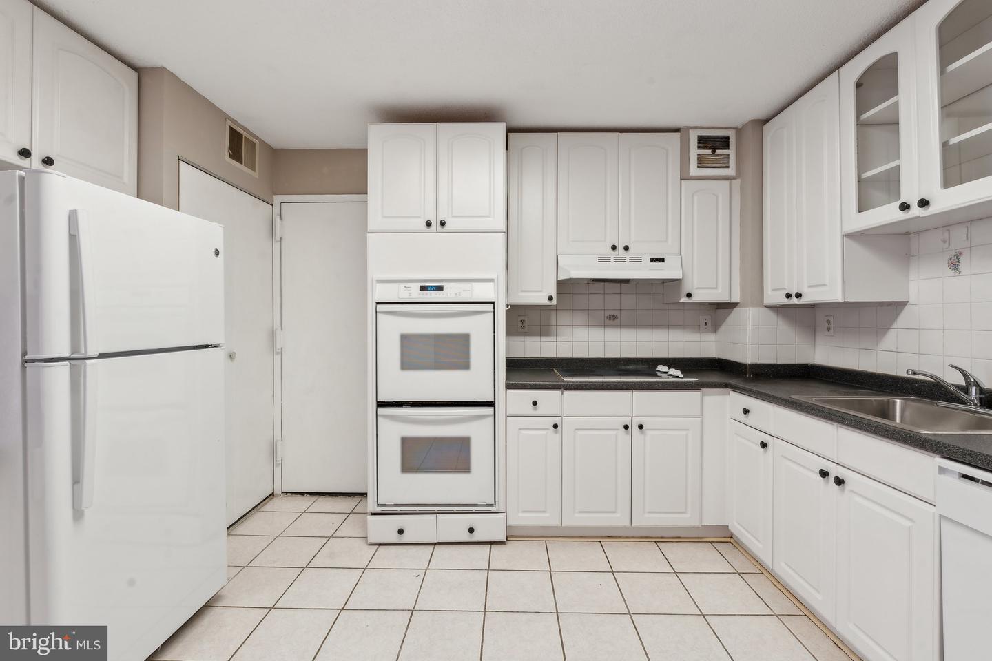8340 GREENSBORO DR #401, MCLEAN, Virginia 22102, 3 Bedrooms Bedrooms, ,3 BathroomsBathrooms,Residential,For sale,8340 GREENSBORO DR #401,VAFX2240952 MLS # VAFX2240952
