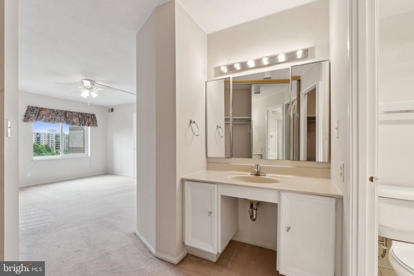 8340 GREENSBORO DR #401, MCLEAN, Virginia 22102, 3 Bedrooms Bedrooms, ,3 BathroomsBathrooms,Residential,For sale,8340 GREENSBORO DR #401,VAFX2240952 MLS # VAFX2240952