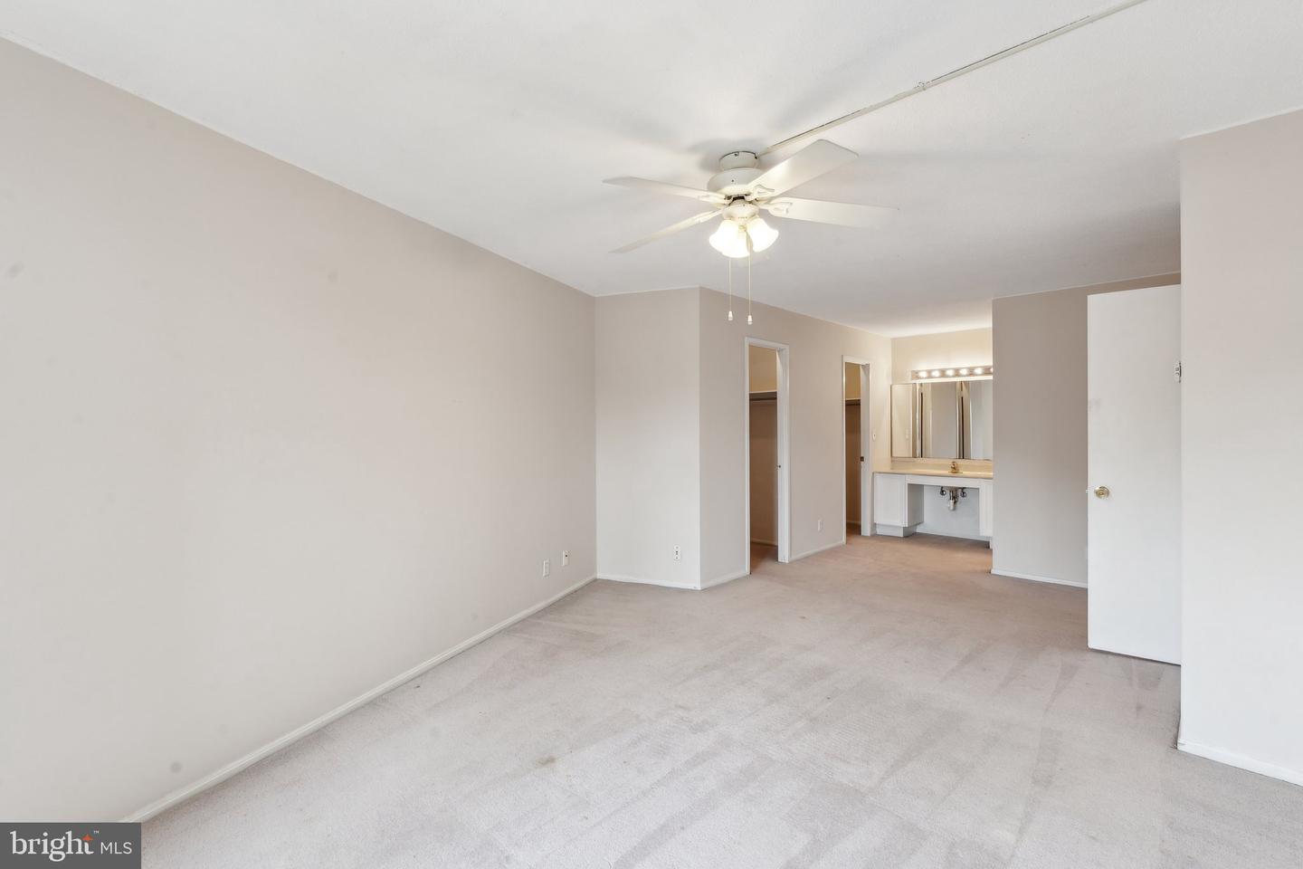 8340 GREENSBORO DR #401, MCLEAN, Virginia 22102, 3 Bedrooms Bedrooms, ,3 BathroomsBathrooms,Residential,For sale,8340 GREENSBORO DR #401,VAFX2240952 MLS # VAFX2240952