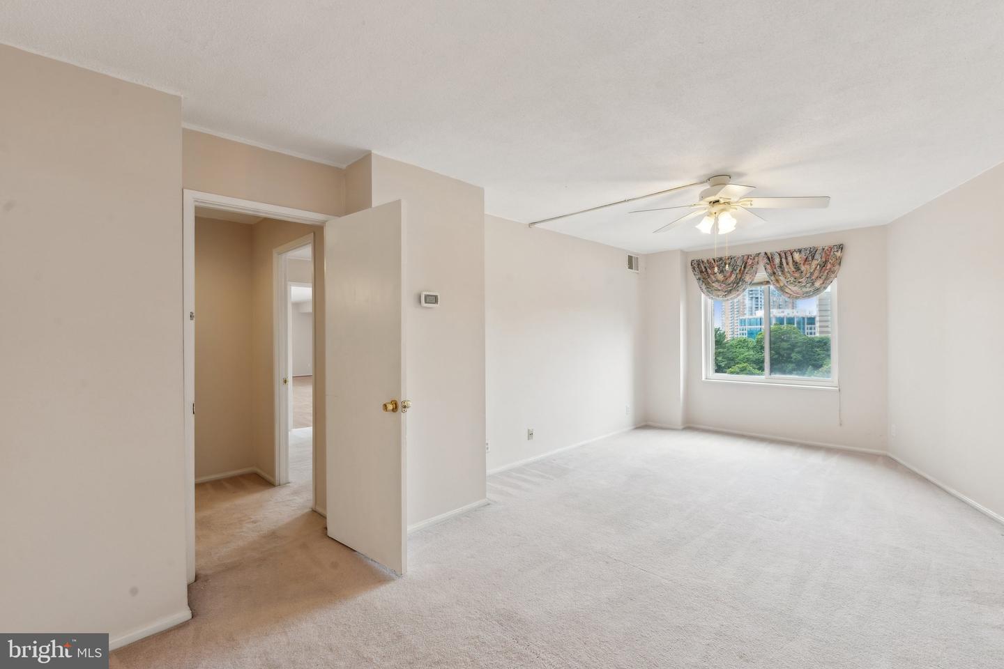 8340 GREENSBORO DR #401, MCLEAN, Virginia 22102, 3 Bedrooms Bedrooms, ,3 BathroomsBathrooms,Residential,For sale,8340 GREENSBORO DR #401,VAFX2240952 MLS # VAFX2240952