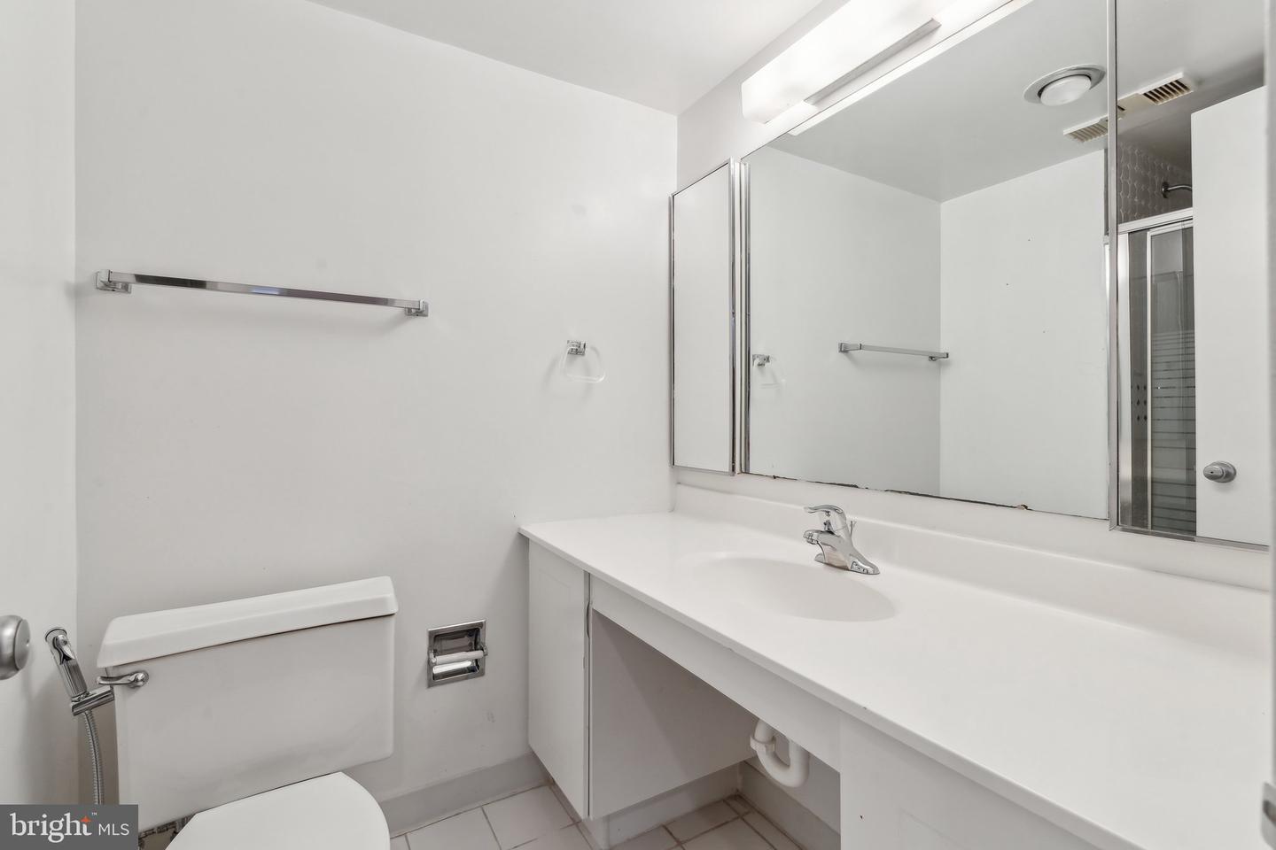 8340 GREENSBORO DR #401, MCLEAN, Virginia 22102, 3 Bedrooms Bedrooms, ,3 BathroomsBathrooms,Residential,For sale,8340 GREENSBORO DR #401,VAFX2240952 MLS # VAFX2240952