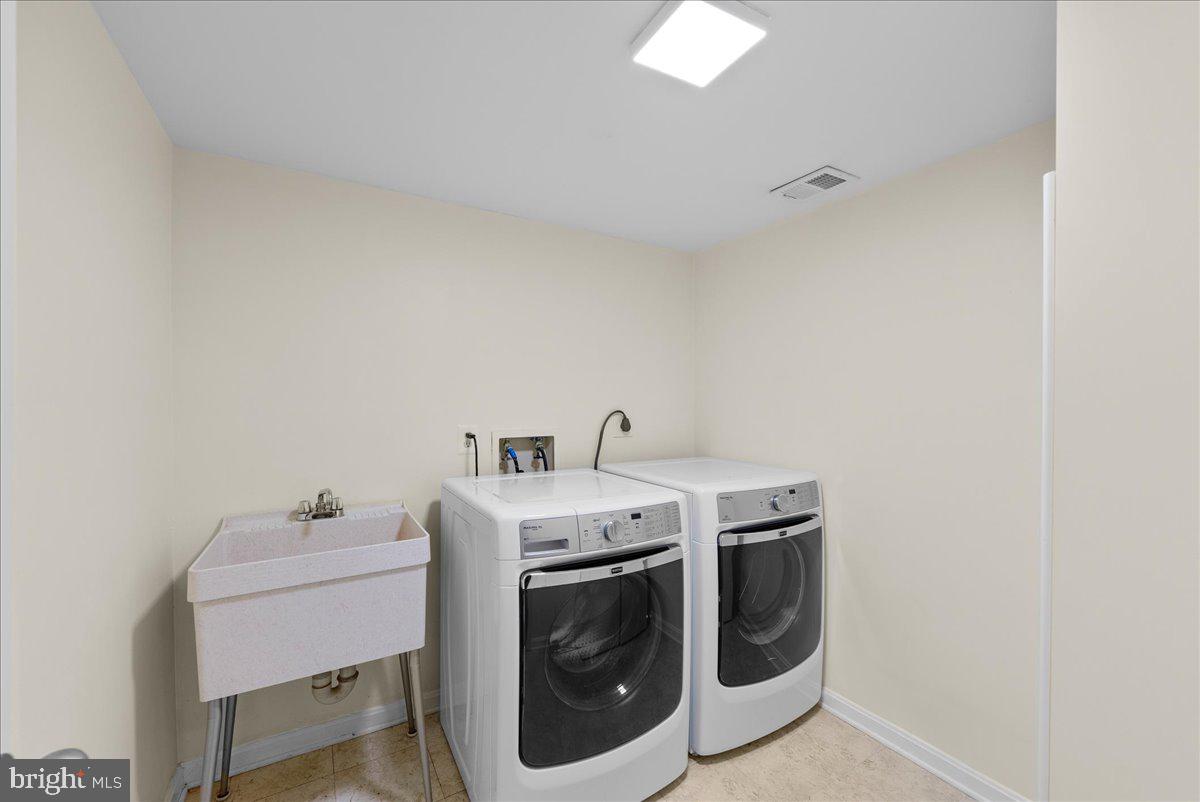 4516 4TH RD N, ARLINGTON, Virginia 22203, 3 Bedrooms Bedrooms, ,3 BathroomsBathrooms,Residential,For sale,4516 4TH RD N,VAAR2057496 MLS # VAAR2057496